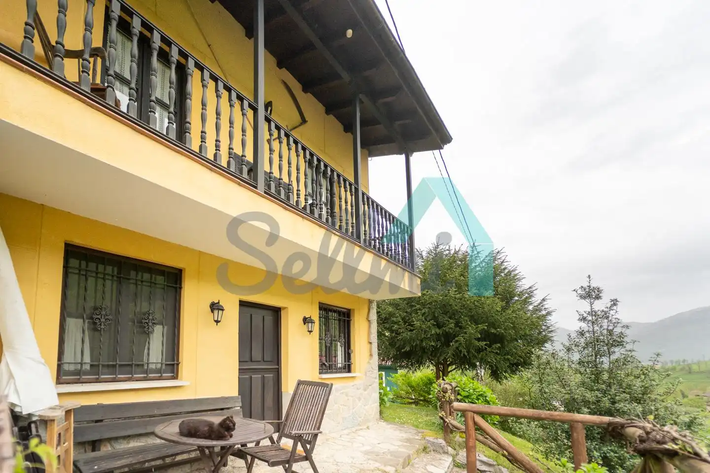 Vista exterior de Casa o chalet en venta en Quirós con Calefacción, Jardín privado y Terraza