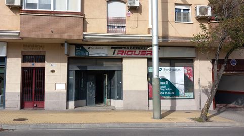 Local Com. en venta en Jaén, 4 despachos.
