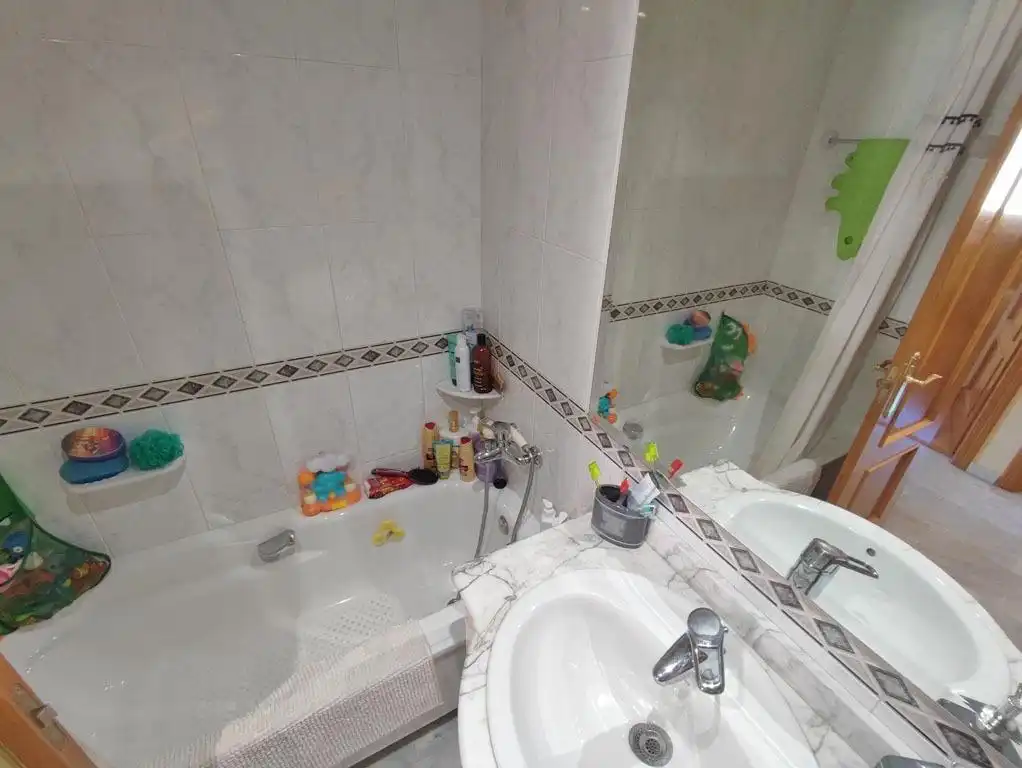 Bathroom of Attic for rent in Genil
