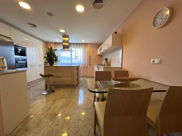 Penthouse with pool for sale in Clotilde 20