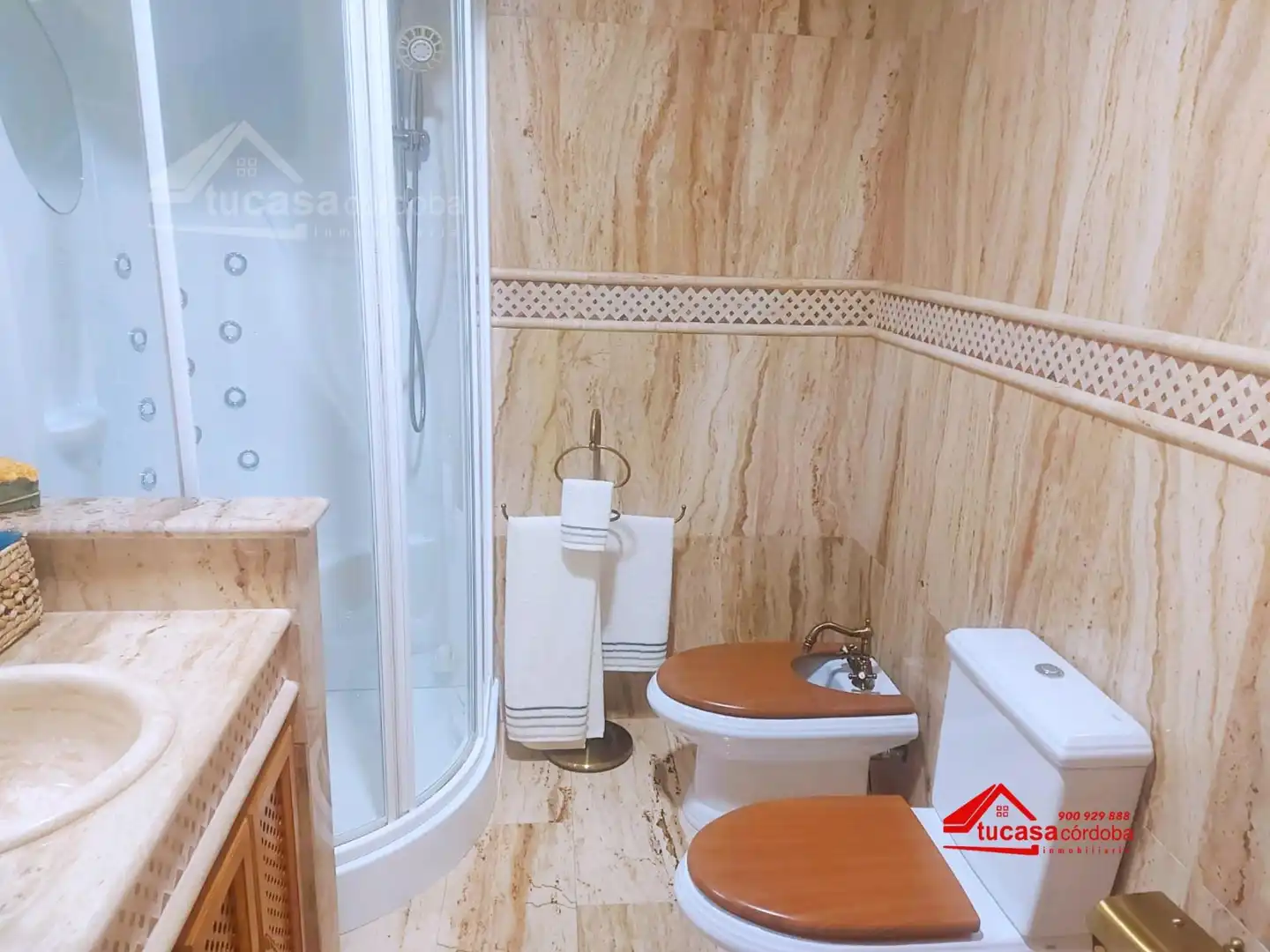 Bathroom of Duplexes for sale in El Carpio  with Air Conditioner and Furnished
