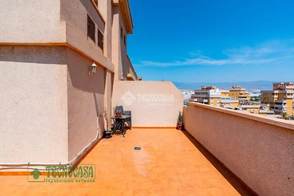 Terraza de Piso en venta en Roquetas de Mar con Calefacción y Terraza