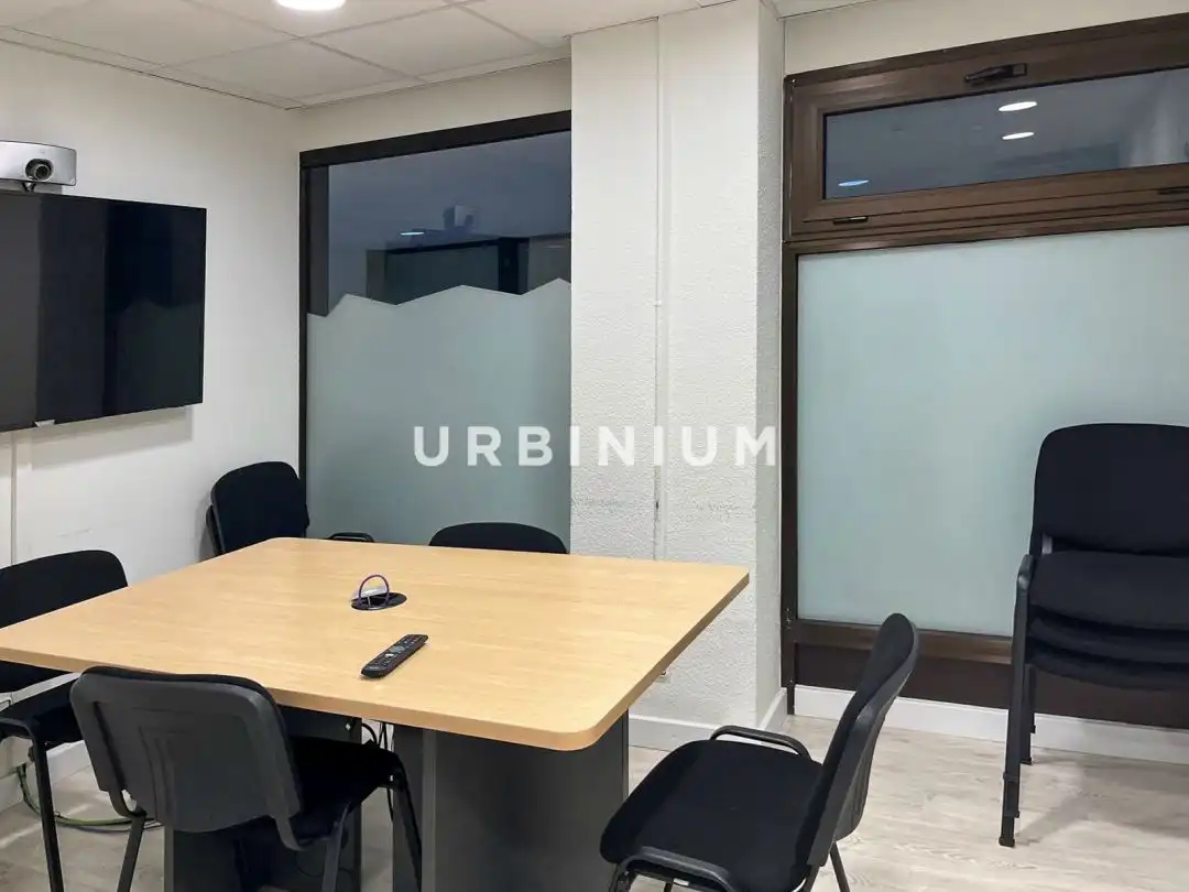 Business premises for sale in Centre - Barri Vell, imagen 4