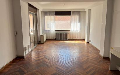 Living room of Flat for sale in  Zaragoza Capital