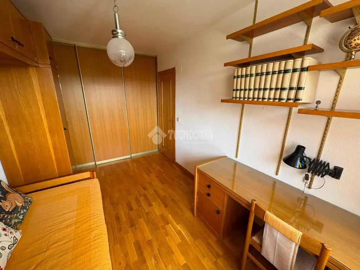 Habitación de Casa adosada en venta en Zaragoza con Terraza