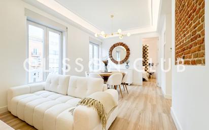 Living room of Flat for sale in  Madrid Capital  with Air Conditioner, Heating and Furnished