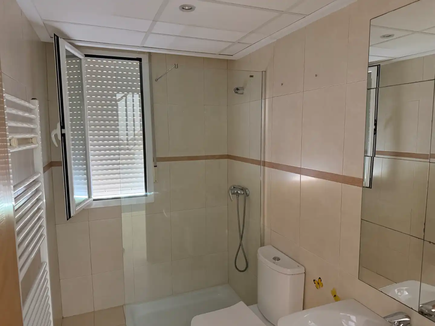 Baño de Casa adosada en venta en Murcia con Aire acondicionado, Calefacción y Jardín privado