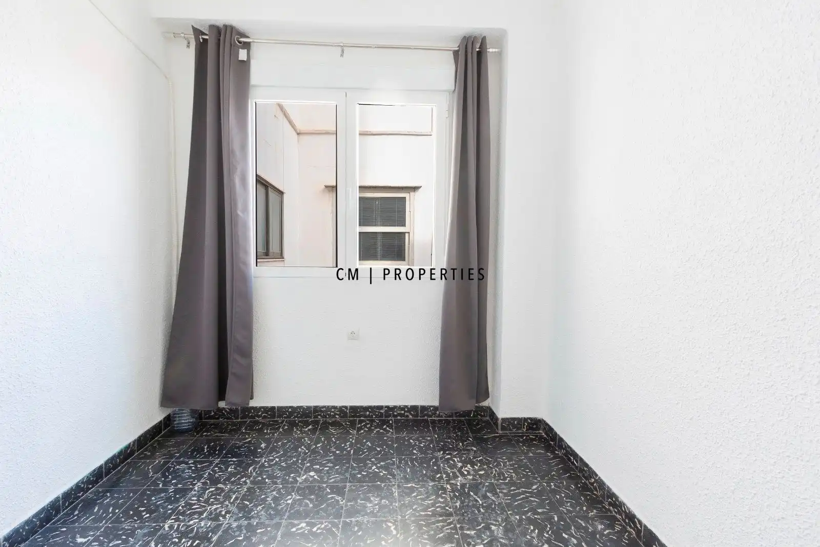 Bedroom of Office for rent in Valencia  with Air Conditioner, Heating and Furnished