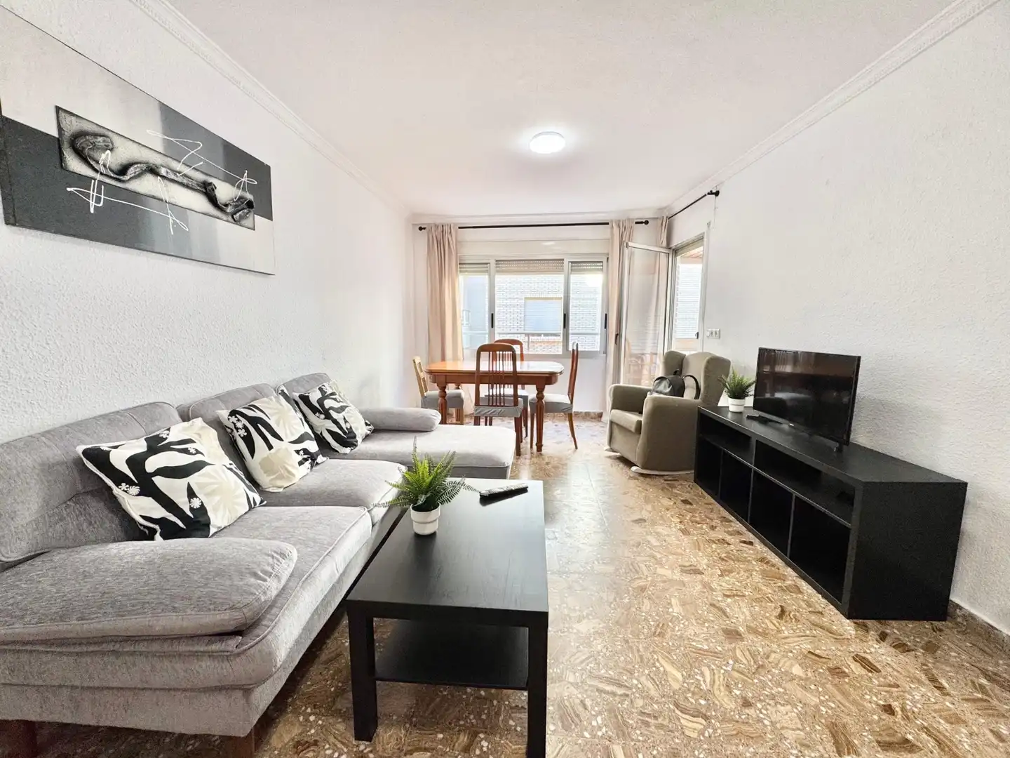 Sala d'estar de Apartament de lloguer en Torrevieja amb Aire condicionat, Moblat i Rentadora