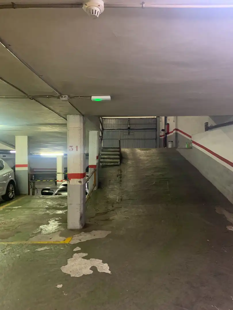 Aparcament de Garatge en venda en Badalona amb Alarma