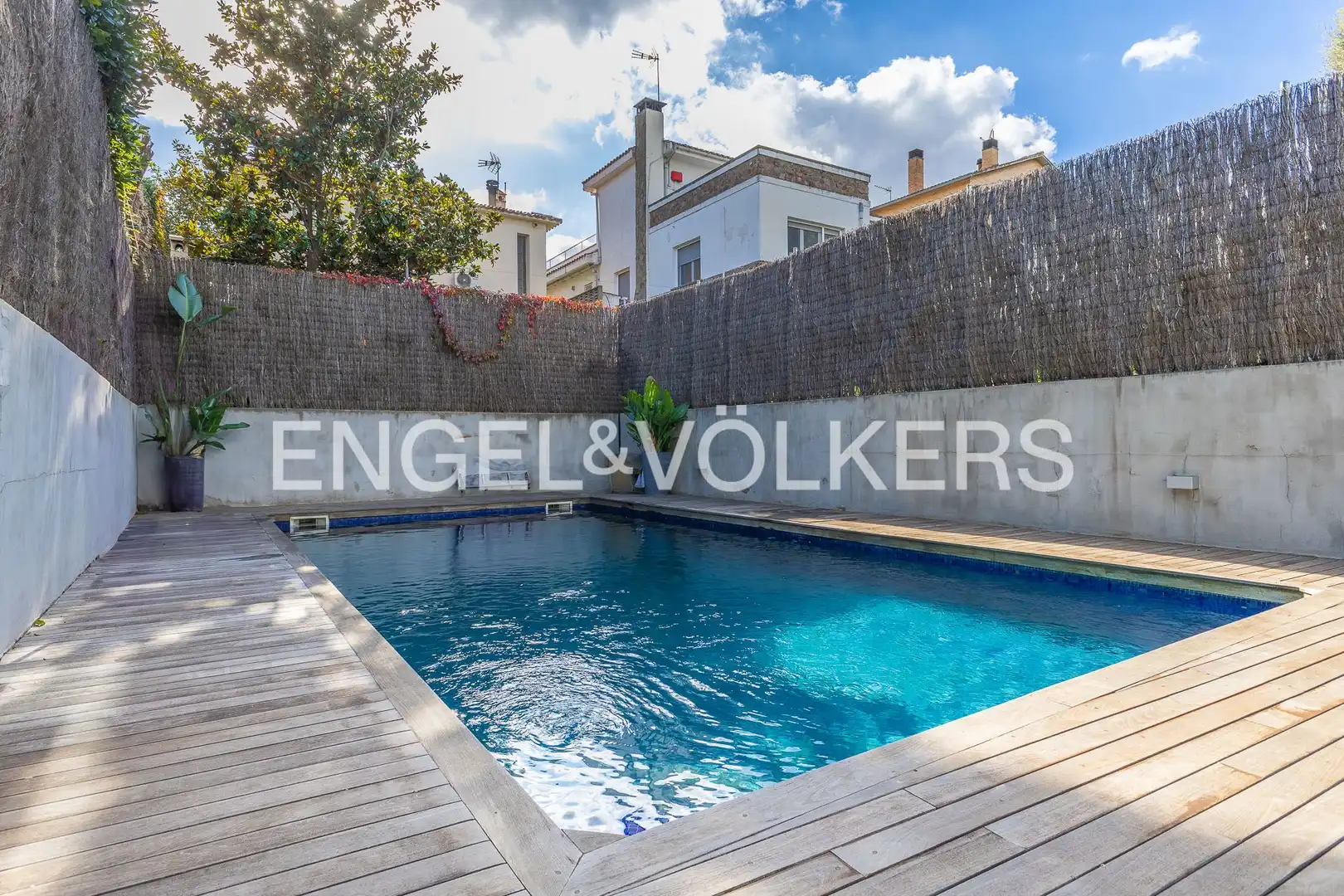 Swimming pool of Houses for sale in Sant Cugat del Vallès  with Air Conditioner, Heating and Private garden