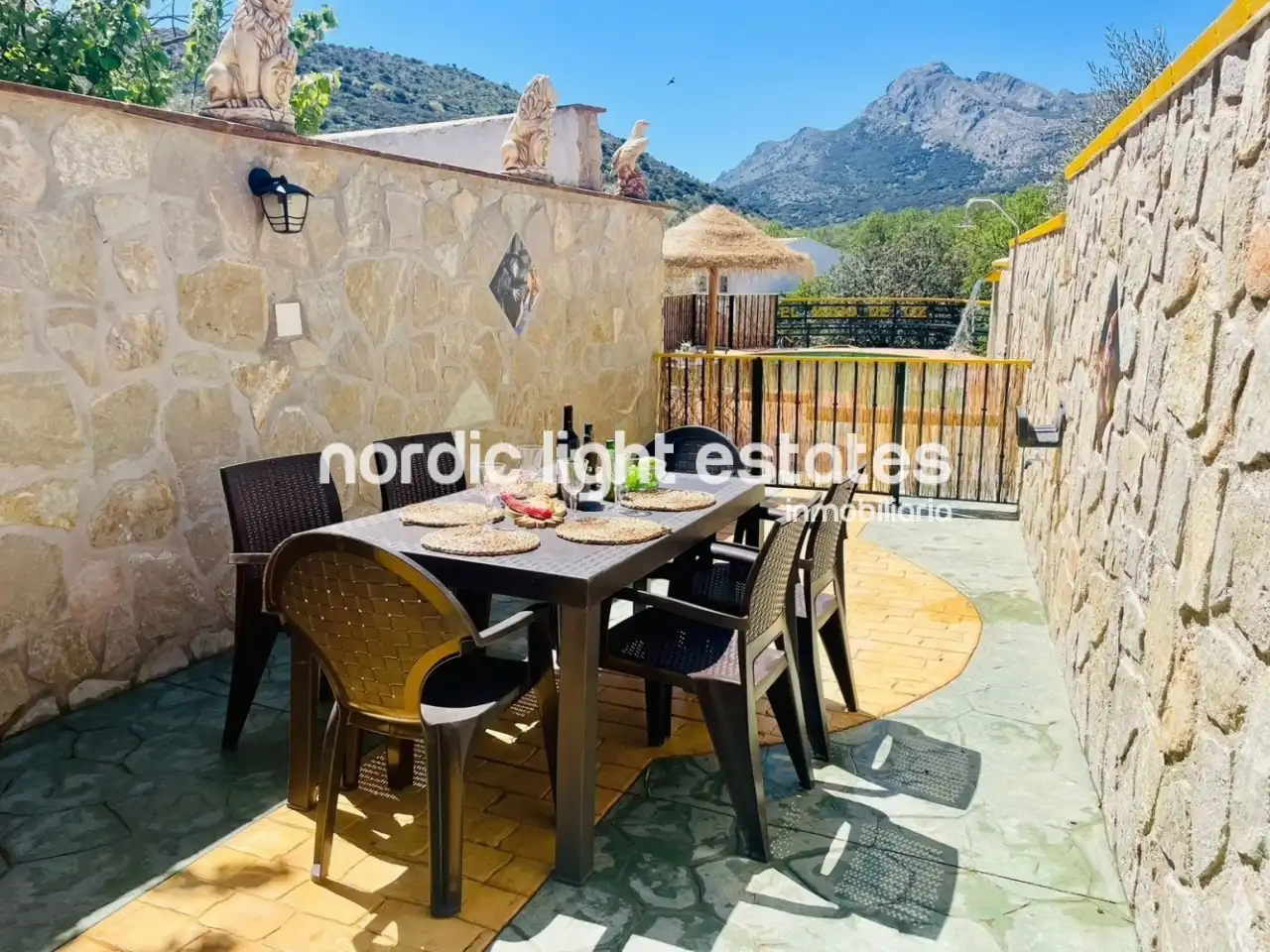 Casa con piscina en venta en Alfarnate, imagen 2