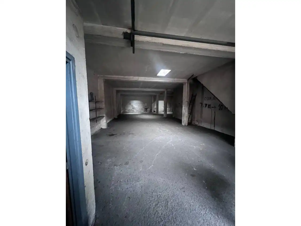 Gewerbefläche zum Verkauf in Calle Luarca 9