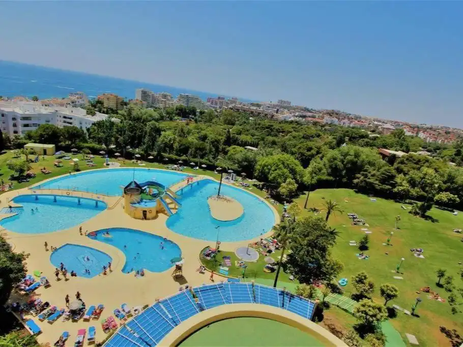 Schwimmbecken von Wohnung zum Verkauf in Benalmádena mit Klimaanlage und Balkon