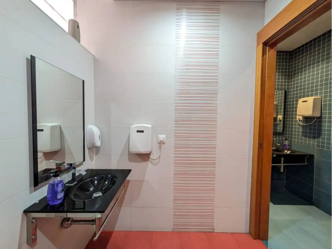 Baño de Local en venta en Sant Quintí de Mediona con Alarma