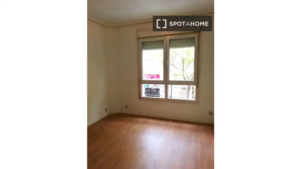 Dormitori de Apartament per a compartir en Madrid amb Aire condicionat, Calefacció i Terrassa