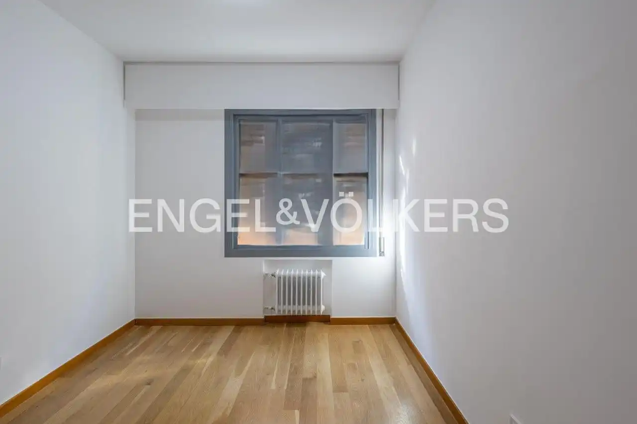 Schlafzimmer von Wohnung zum Verkauf in Madrid mit Klimaanlage, Heizung und Terrasse