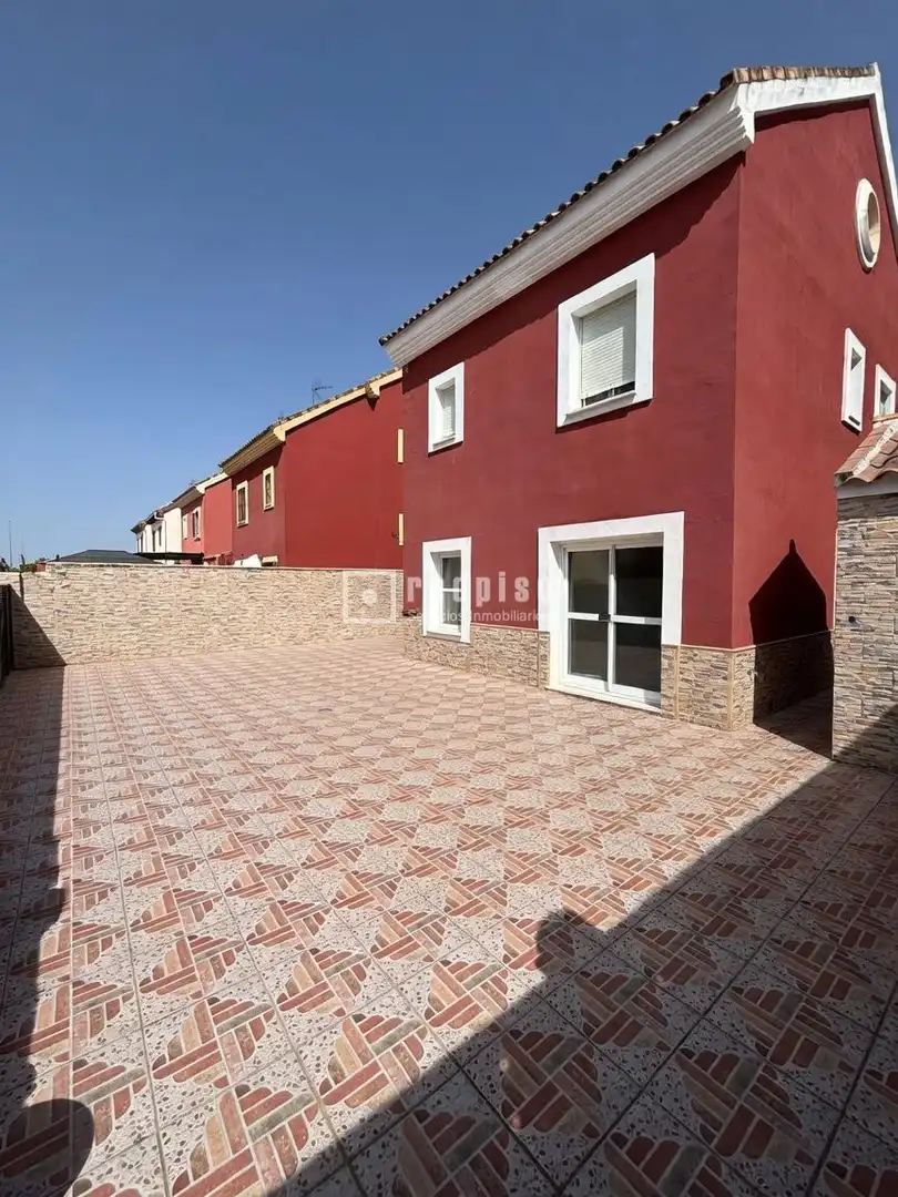 Exterior view of Houses for sale in Mairena del Aljarafe  with Air Conditioner and Terrace
