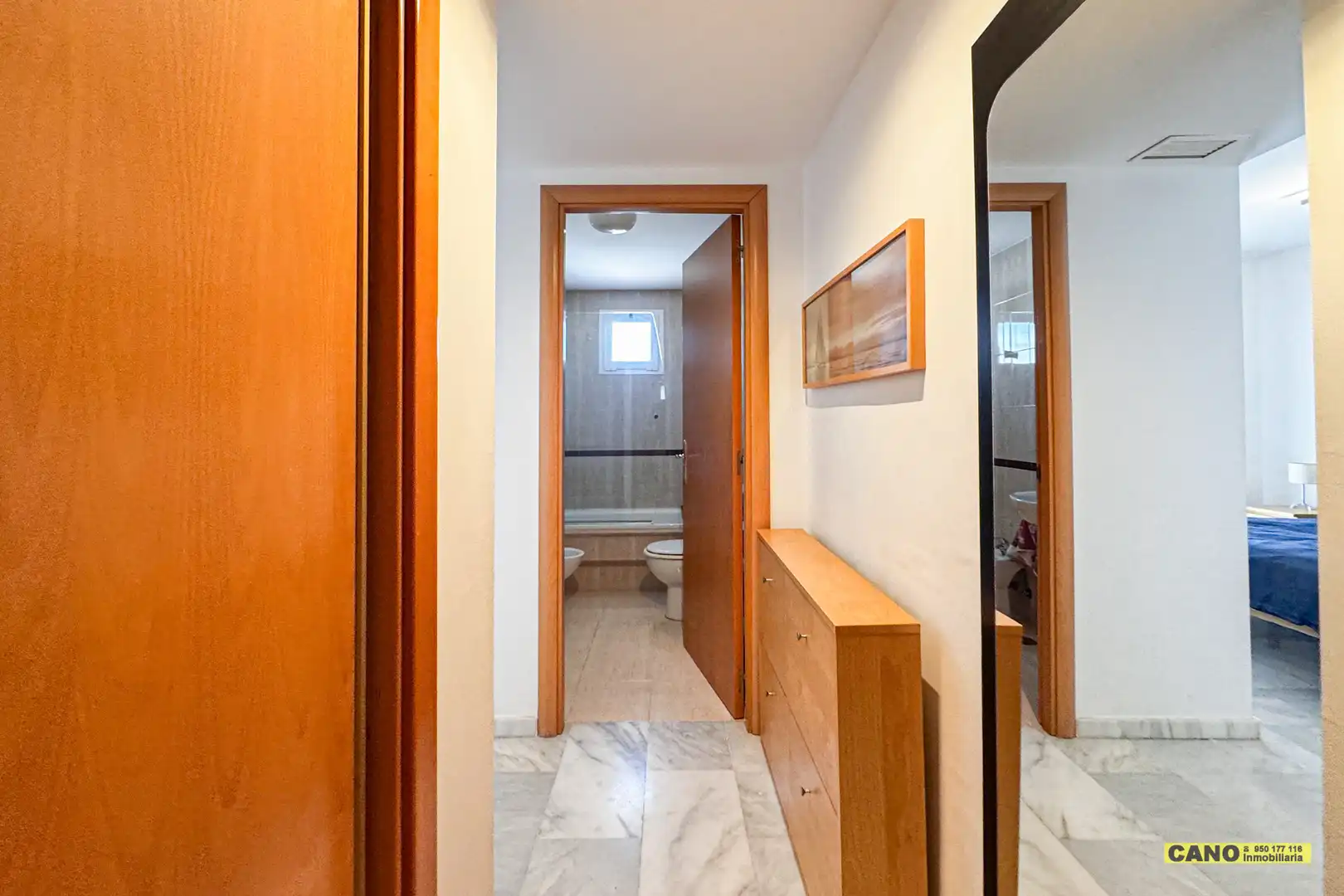 Wohnung zum Verkauf in Almería mit Klimaanlage, Heizung und Terrasse