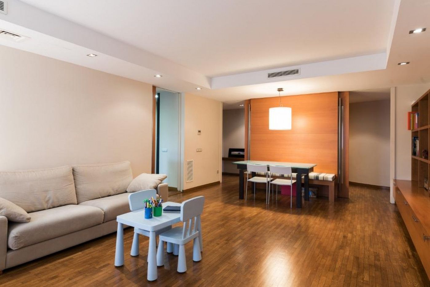 Sala d'estar de Pis de lloguer en Sabadell amb Parquet