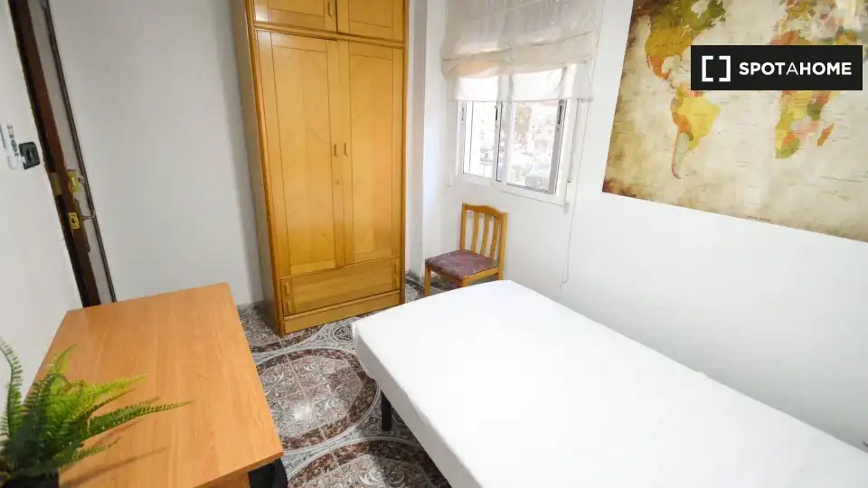 Room in Valencia, Valencia