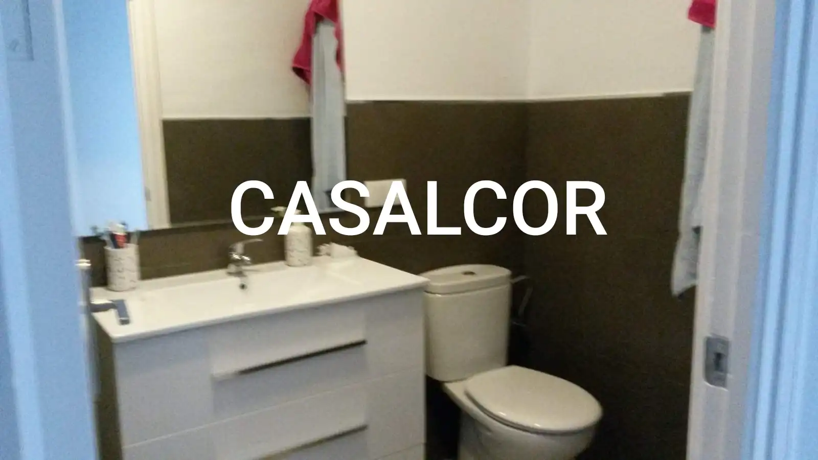 Bathroom of Flat for sale in Mairena del Alcor  with Air Conditioner and Furnished