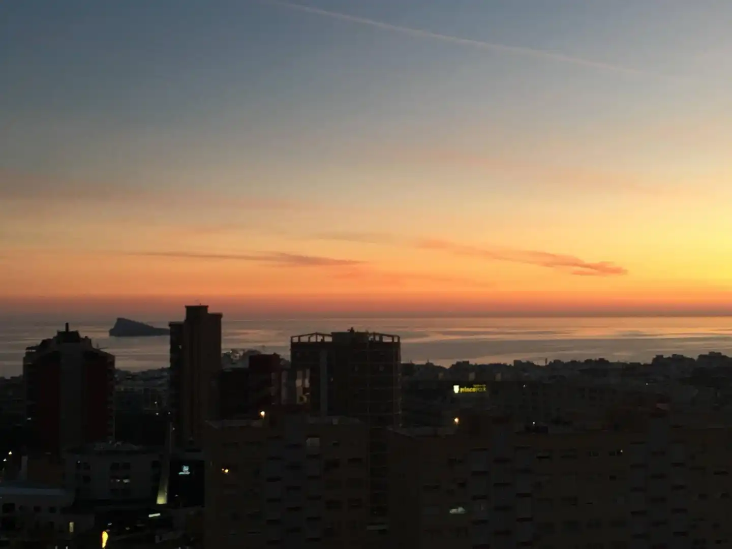 Außenansicht von Wohnungen zum Verkauf in Benidorm mit Privatgarten, Terrasse und Möbliert