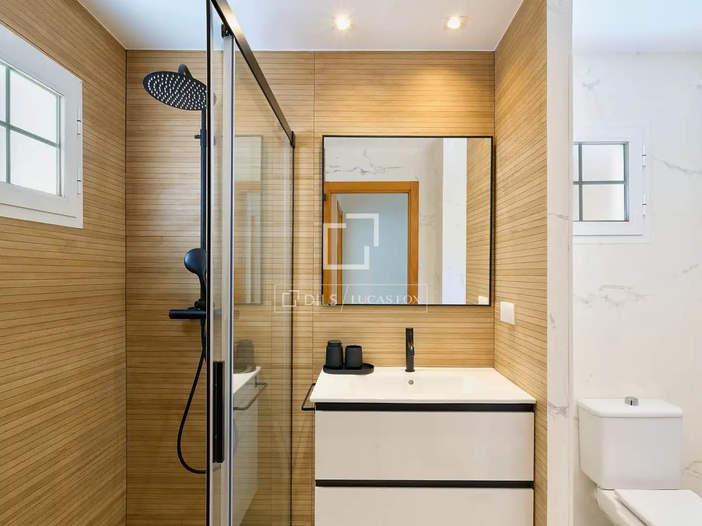 Bathroom of Flat for sale in Almuñécar  with Air Conditioner, Terrace and Swimming Pool