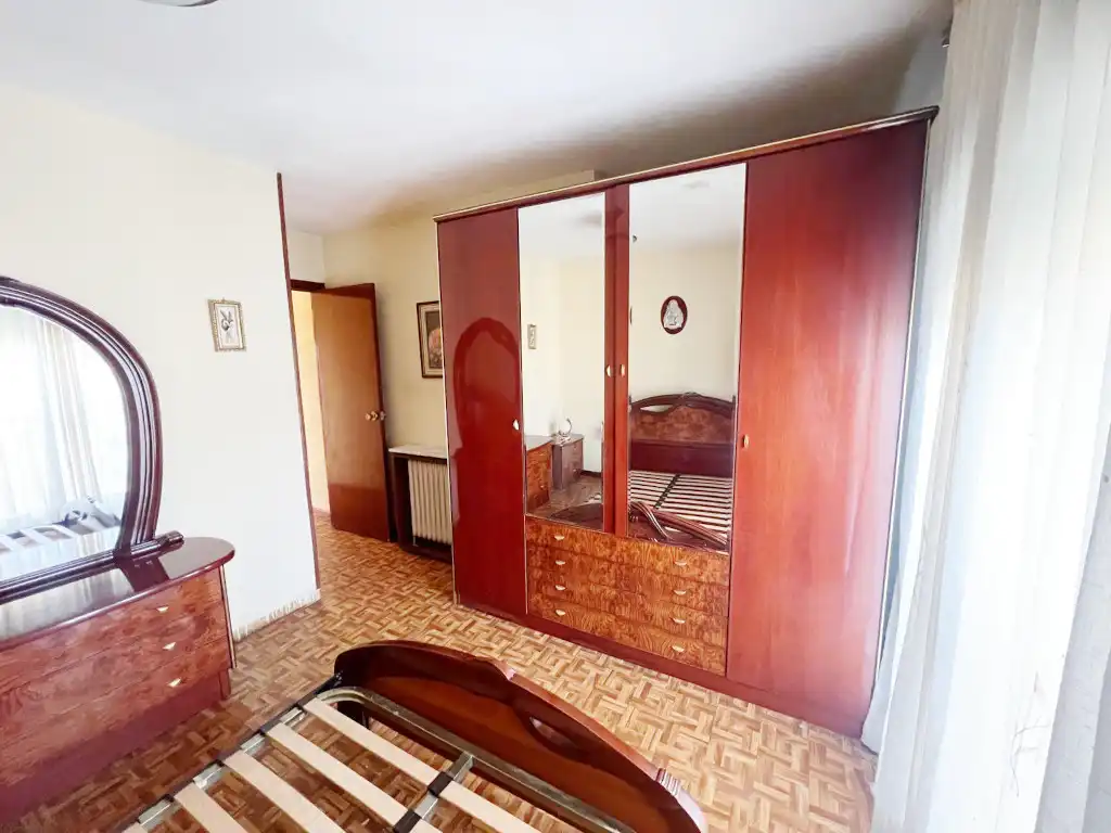 Habitación de Piso en venta en Madrid con Calefacción, Parquet y Terraza
