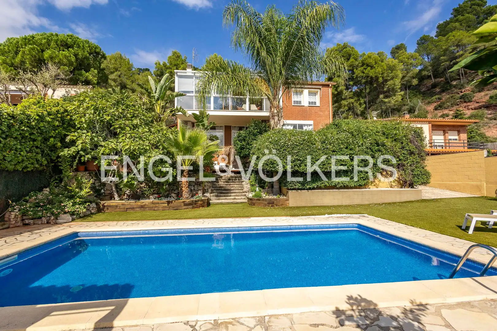 Casa con piscina en venta en Pallejà