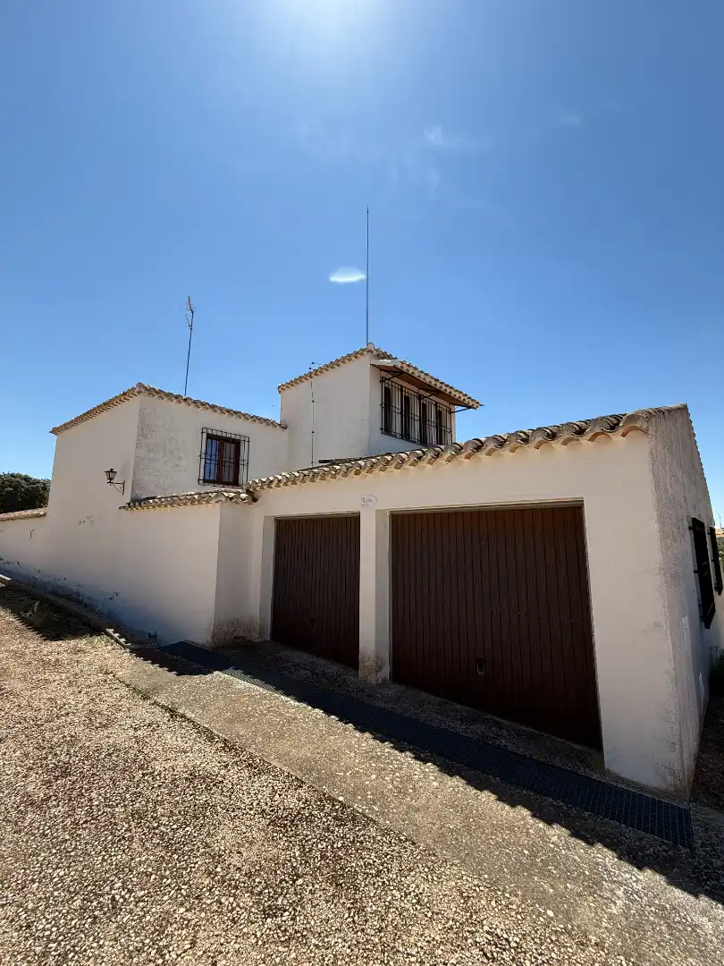 Vista exterior de Casa o xalet en venda en El Bonillo amb Calefacció, Jardí privat i Terrassa