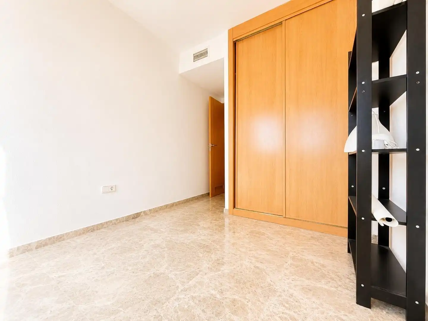 Habitación de Piso en venta en Málaga con Terraza, Trastero y Piscina comunitaria