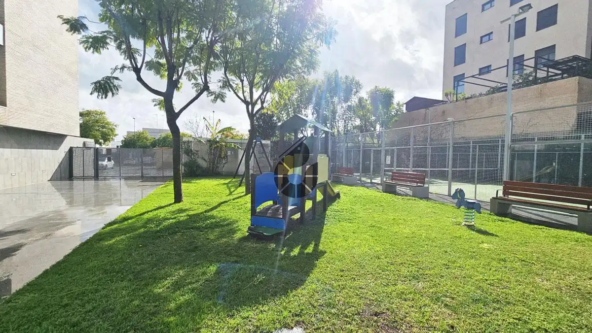 Vista exterior de Piso en venta en Mairena del Aljarafe con Aire acondicionado, Trastero y Piscina comunitaria
