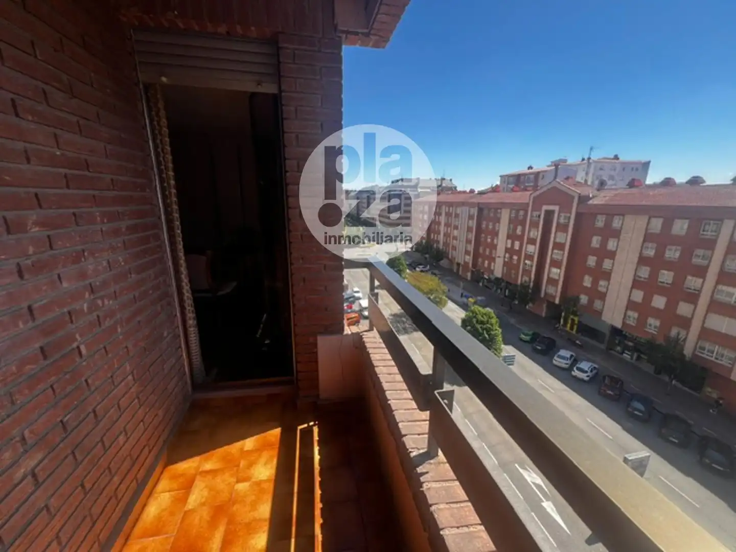 Außenansicht von Wohnung zur Miete in Burgos mit Heizung, Terrasse und Abstellraum