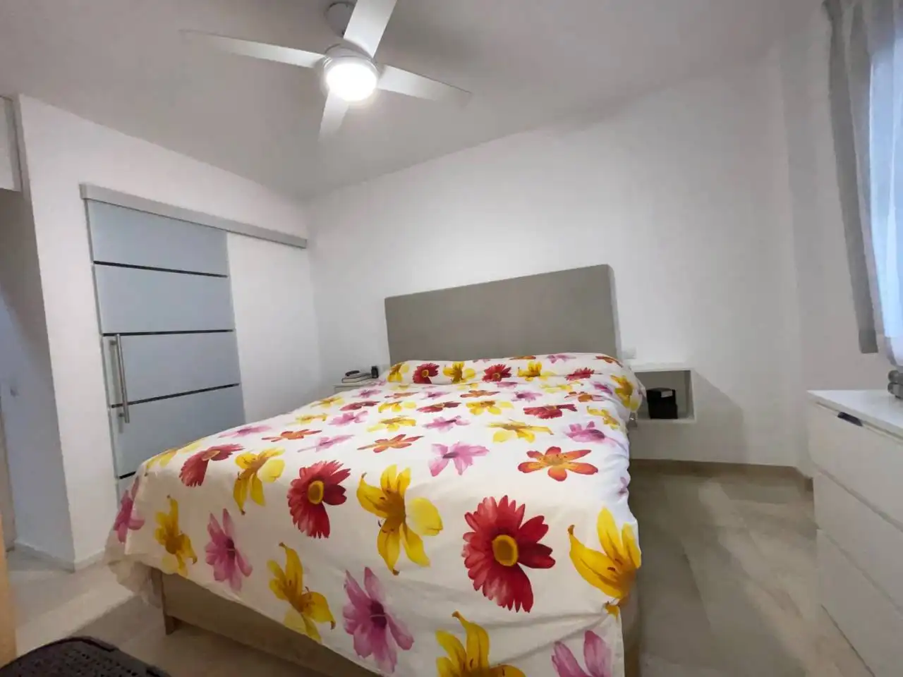 Habitación de Piso de alquiler en Estepona con Aire acondicionado, Calefacción y Terraza