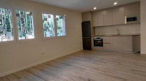 Foto 2 de Piso en venta en Calle Calle Alozaina, Santa Cristina - San Rafael, Málaga Capital