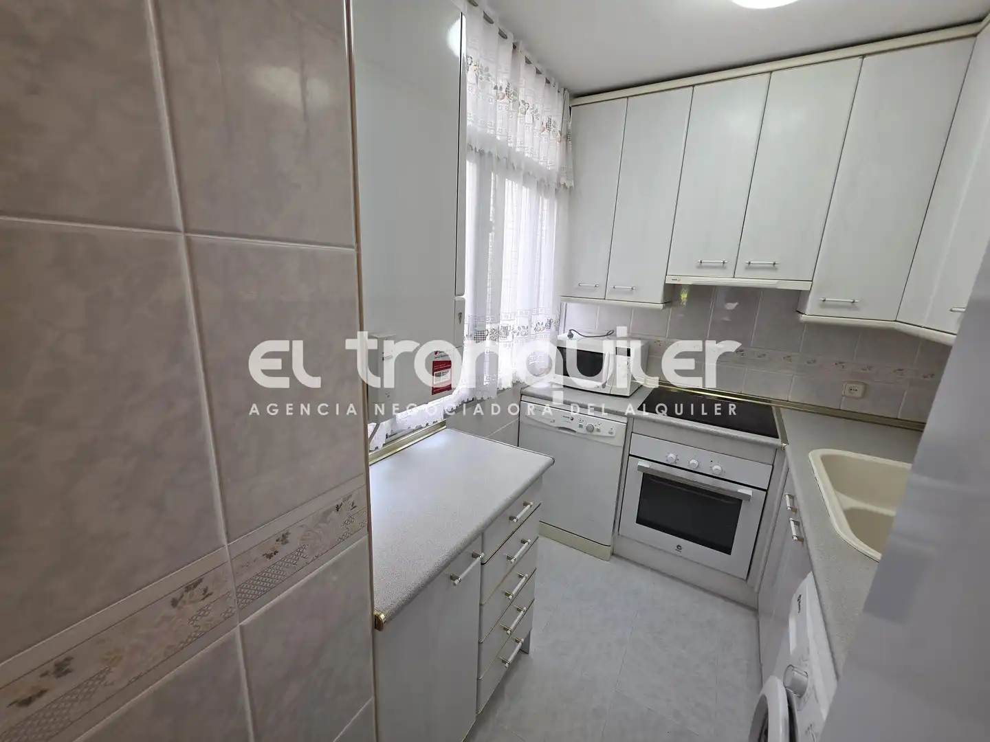 Kitchen of Flat for rent in Madrid  with Air Conditioner, Parquet flooring and Terrace