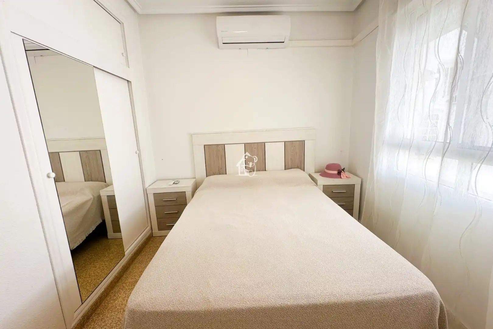 Habitación de Apartamento de alquiler en Guardamar del Segura con Aire acondicionado, Terraza y Amueblado