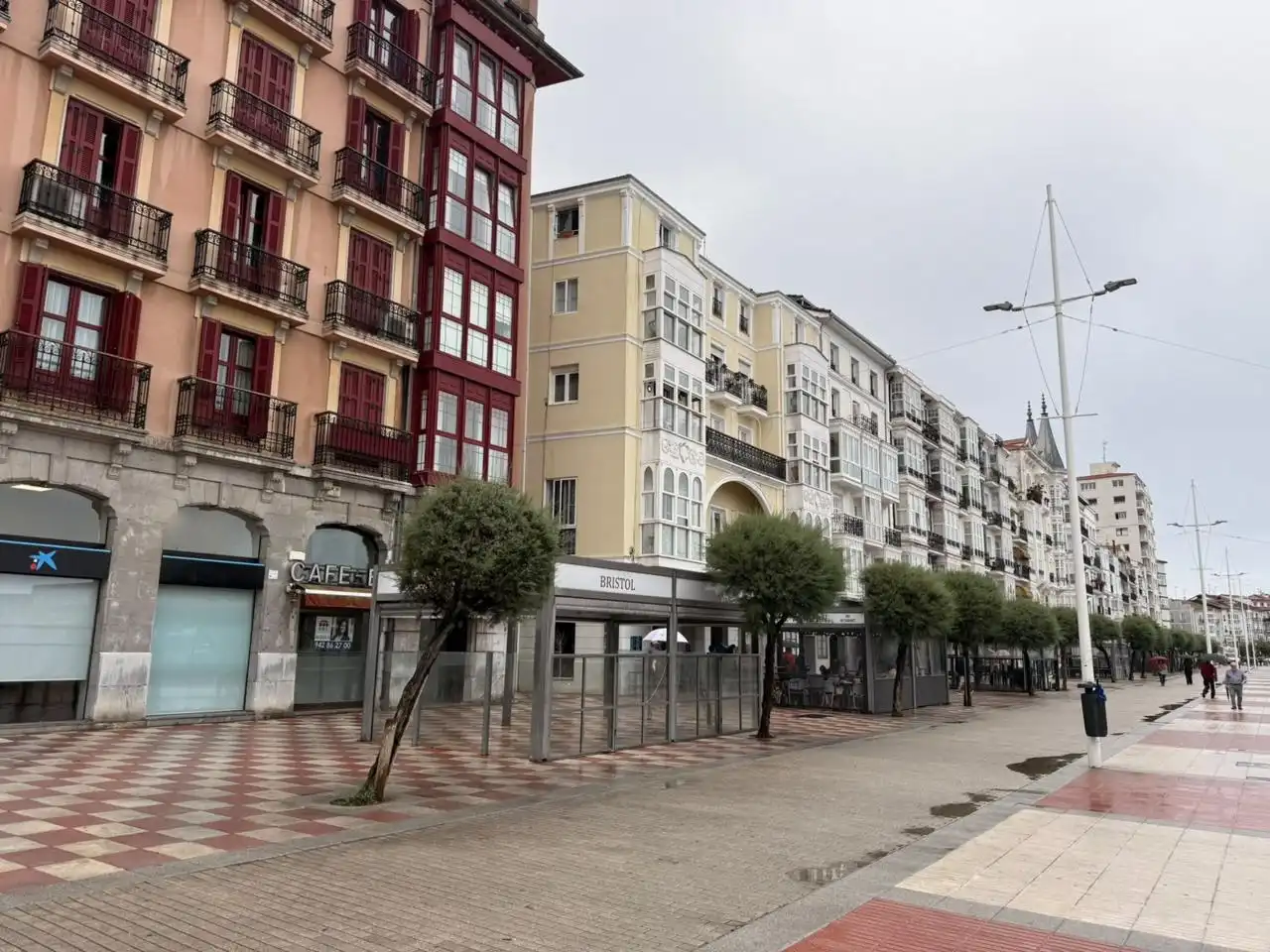 Vista exterior de Local de lloguer en Castro-Urdiales amb Aire condicionat