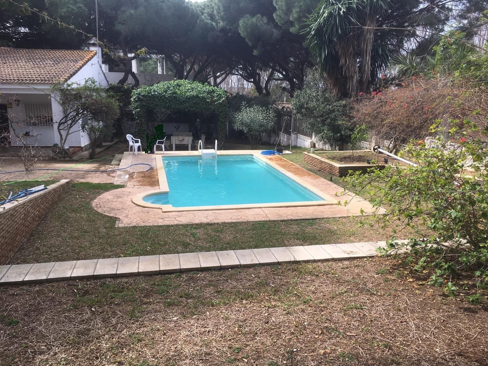Piscina de Casa o chalet en venta en Chiclana de la Frontera con Jardín privado, Trastero y Piscina
