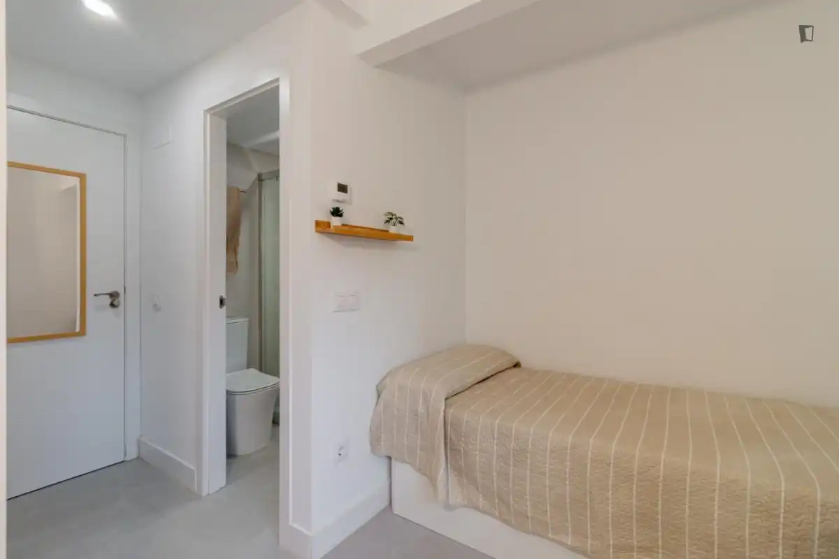 Dormitori de Apartament per a compartir en Villanueva de la Cañada amb Aire condicionat, Calefacció i Moblat