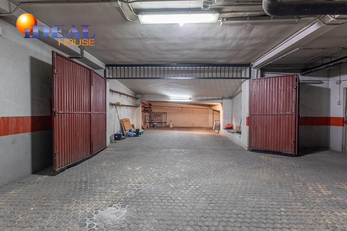 Garage for sale in  Granada Capital