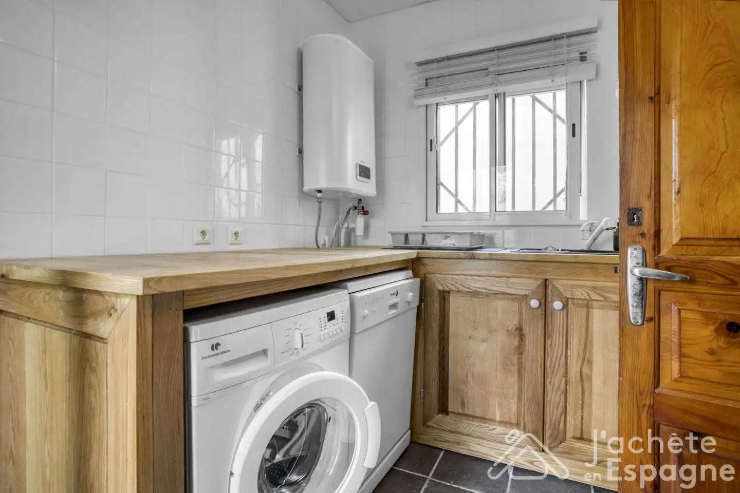 Cuina de Casa o xalet en venda en Cortes de Pallás amb Aire condicionat, Parquet i Moblat
