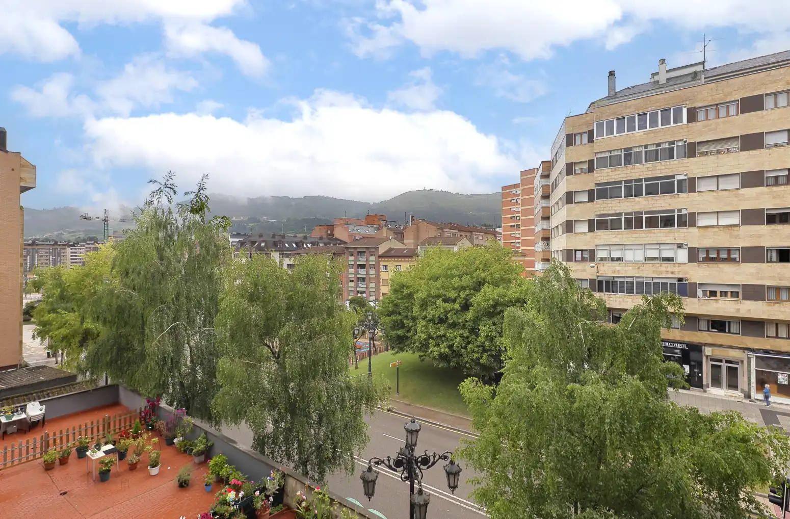 Außenansicht von Wohnung zum Verkauf in Oviedo  mit Heizung und Parkett