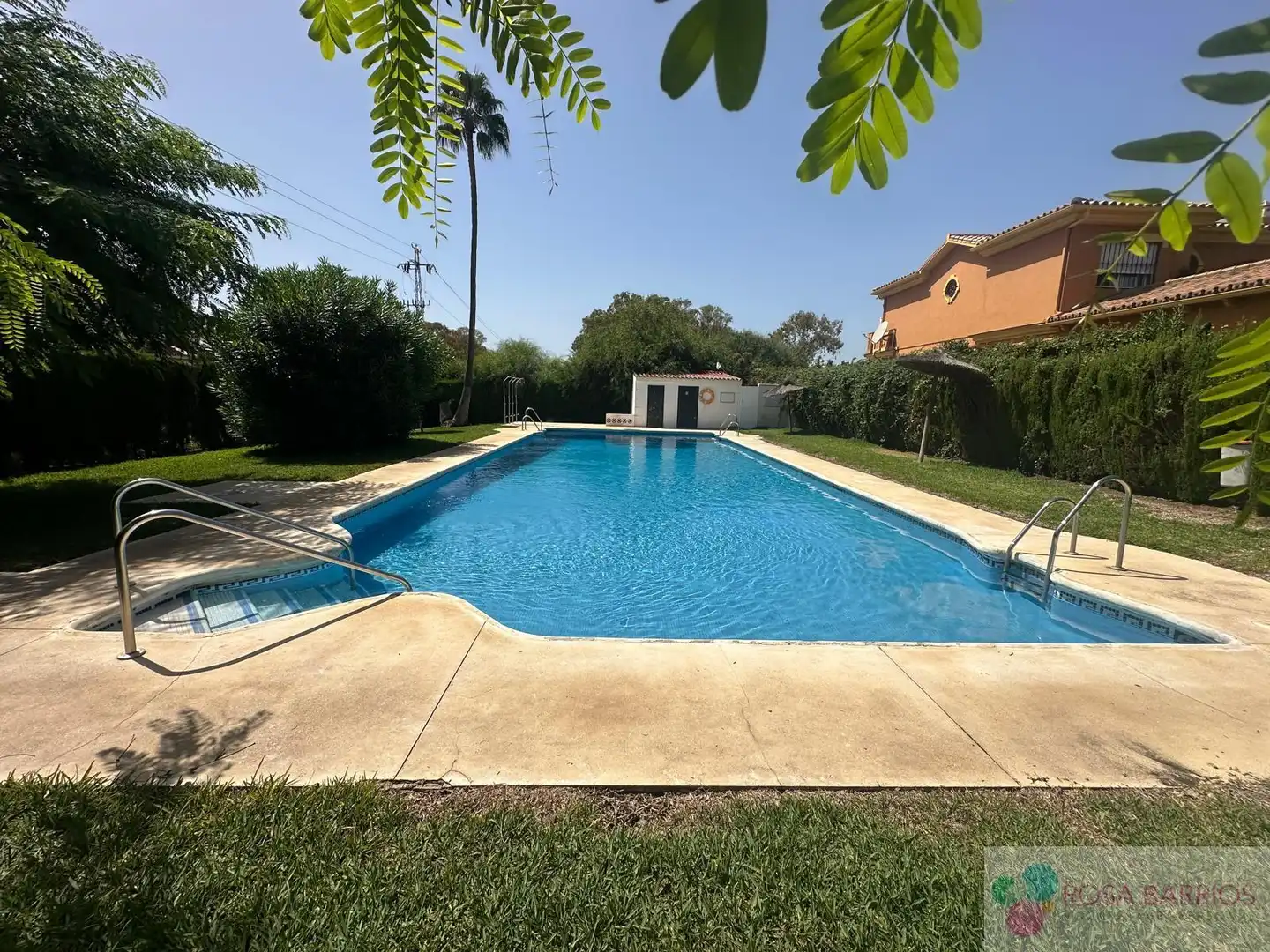 Piscina de Casa adosada de alquiler en Estepona con Terraza y Piscina comunitaria