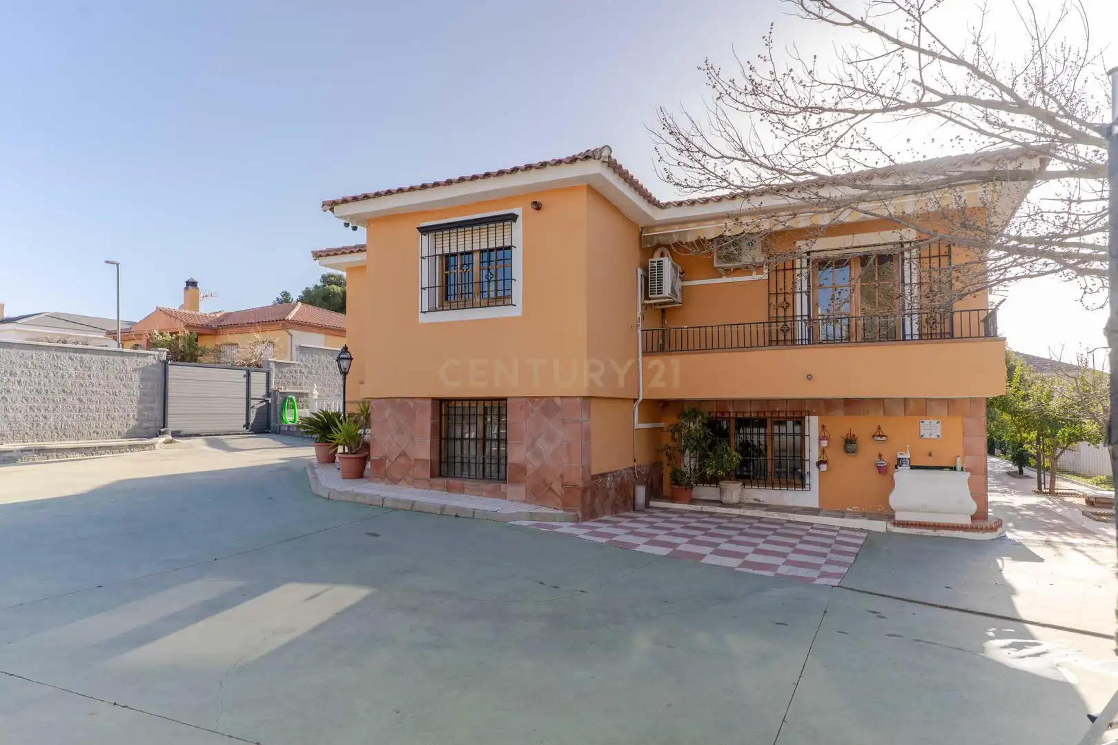 Vista exterior de Casa o chalet en venta en Villa de Otura con Aire acondicionado, Jardín privado y Piscina