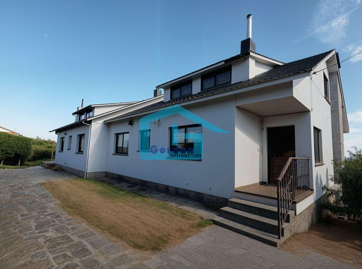 Vista exterior de Casa o chalet en venta en O Grove   con Parquet, Terraza y Trastero
