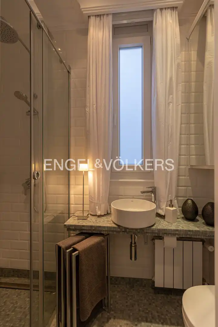 Baño de Piso en venta en Madrid con Calefacción, Trastero y Amueblado