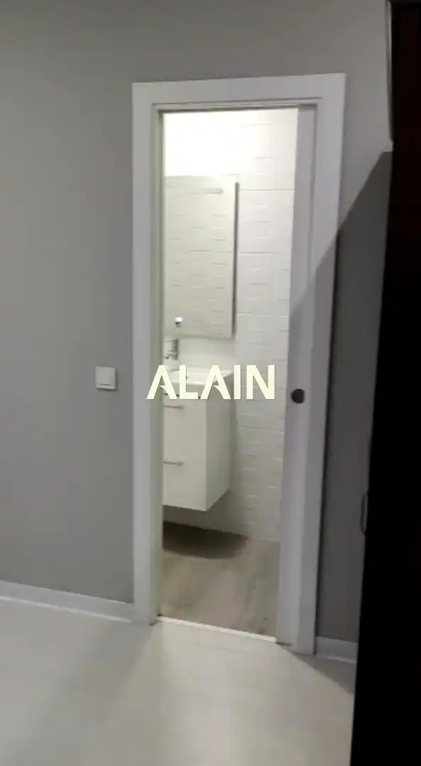 Bathroom of Office for sale in Valencia  with Air Conditioner