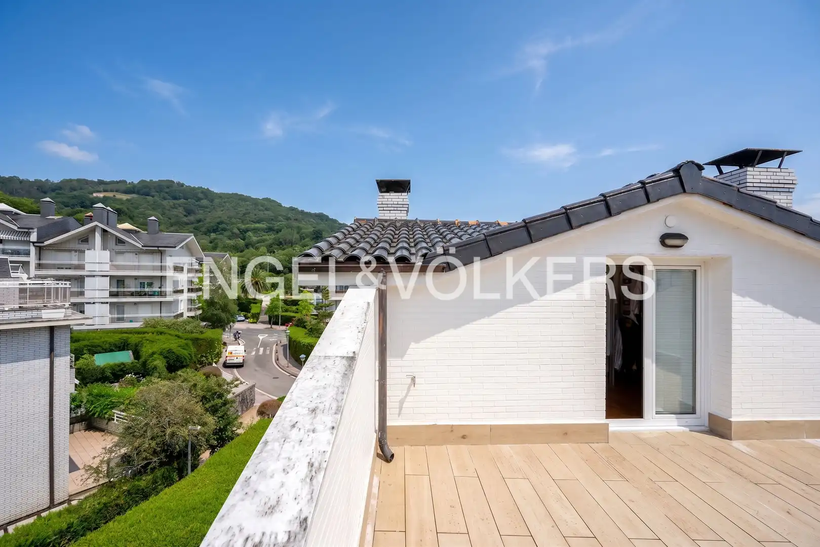 Terrassa de Casa adosada en venda en Donostia - San Sebastián  amb Calefacció, Jardí privat i Terrassa